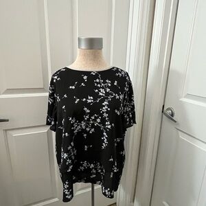 Vince Camuto Ebony and Ivory Blossom Tee
